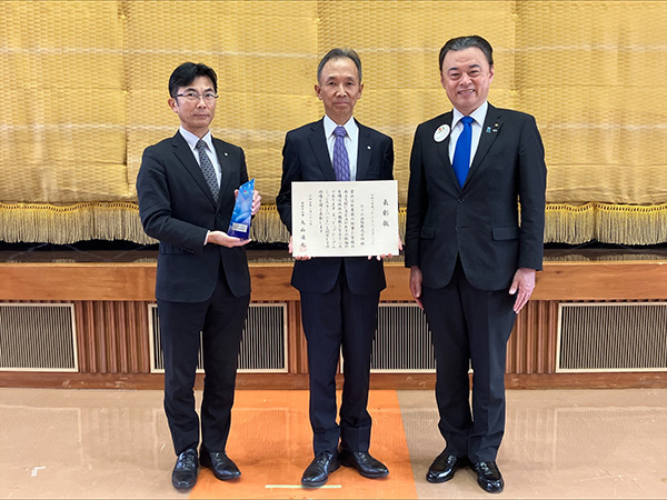 知事との記念写真（プレミアムこっころカンパニー企業表彰）